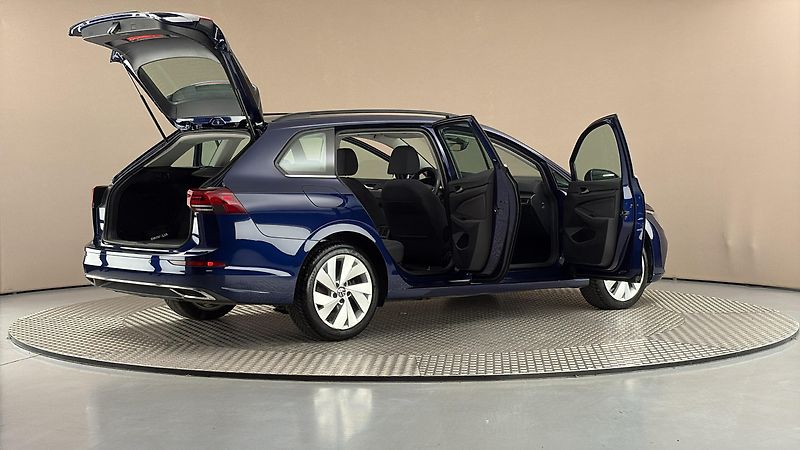 Volkswagen Golf 1.5 TSI DSG Style Variant - fotka 6 z 27