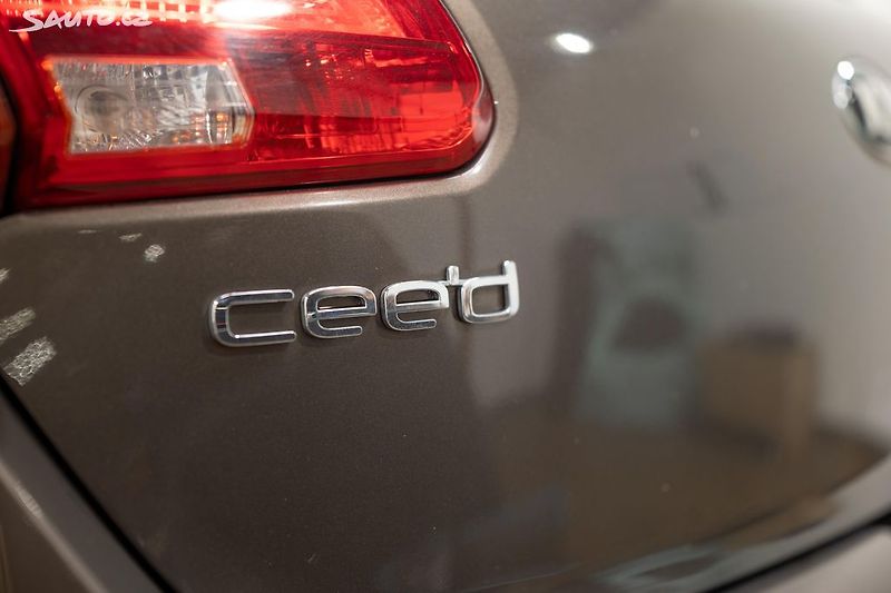 Kia Ceed 1.4 CVVT 74 kW serv.kniha - fotka 23 z 27