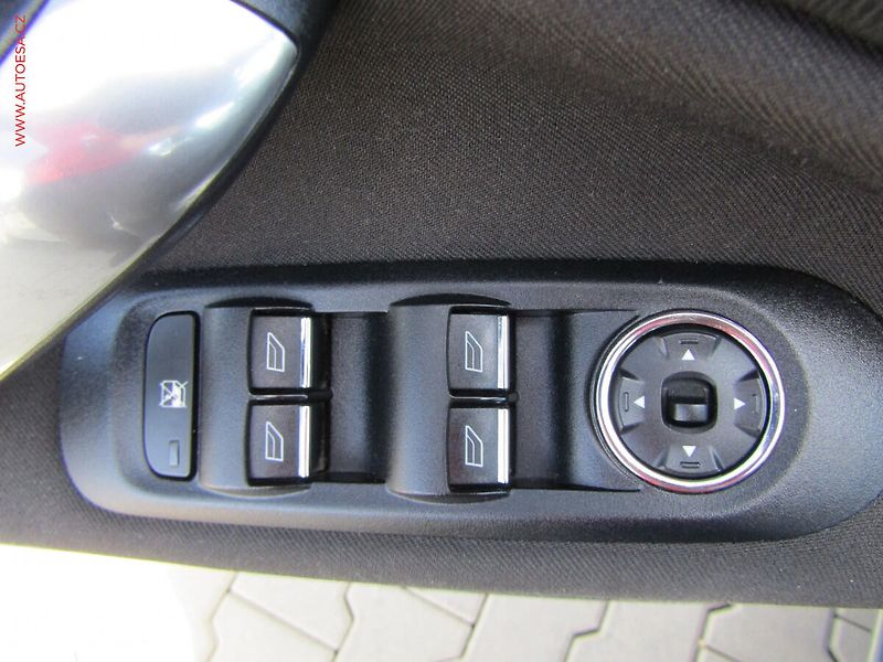 Ford Mondeo (2008) 2.0i, AC, park.čidla - fotka 12 z 17