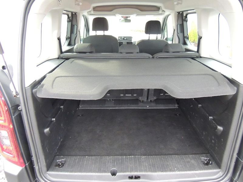 Citroën Berlingo (2019) 1.2Puretech,Live,81kw,ČR,1.maj - fotka 45 z 55