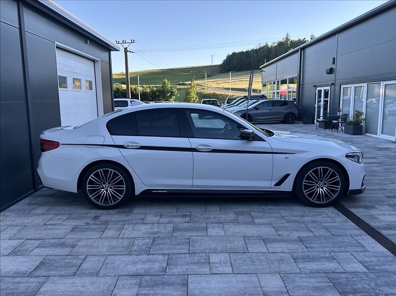 BMW Řada 5 3,0 530d 265PS  M Performance - fotka 6 z 54