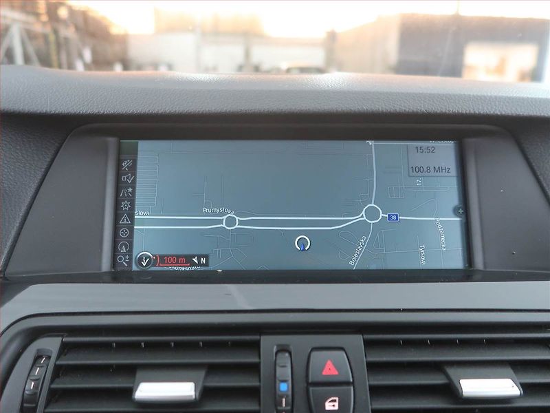 BMW Řada 5 (2011) 530d, Automat, Navi, Tempomat - fotka 17 z 22