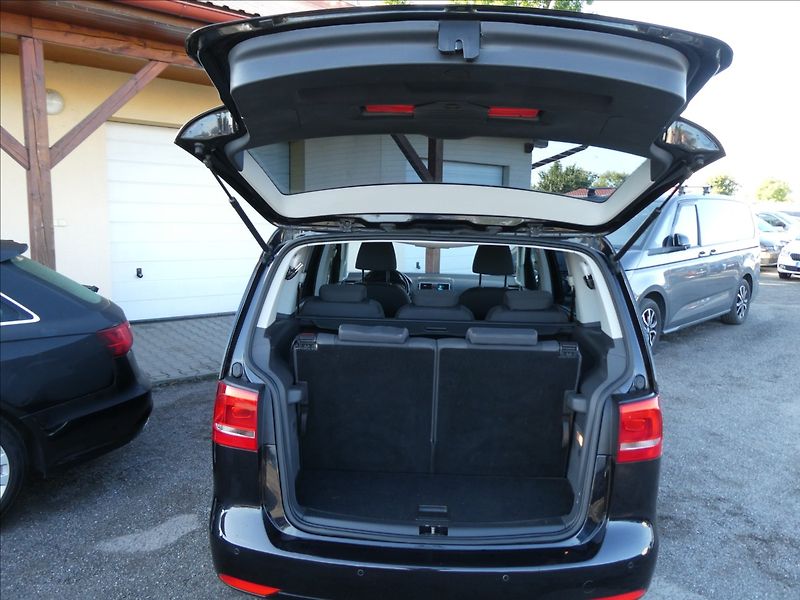 Volkswagen Touran 1,6 TDi 77kW 7.MÍST,navigace - fotka 25 z 43