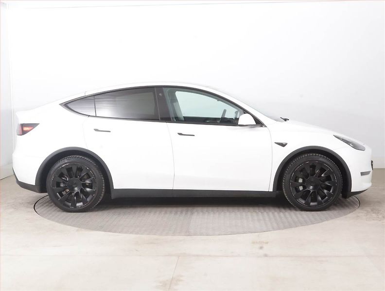Tesla Model Y (2021) Long Range AWD 75kWh, SoH 92% - fotka 6 z 20