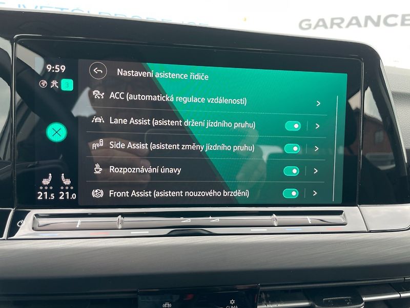 Volkswagen Golf (2021) Com. VIII 2.0TDi STYLE! ČR+1.m - fotka 33 z 38