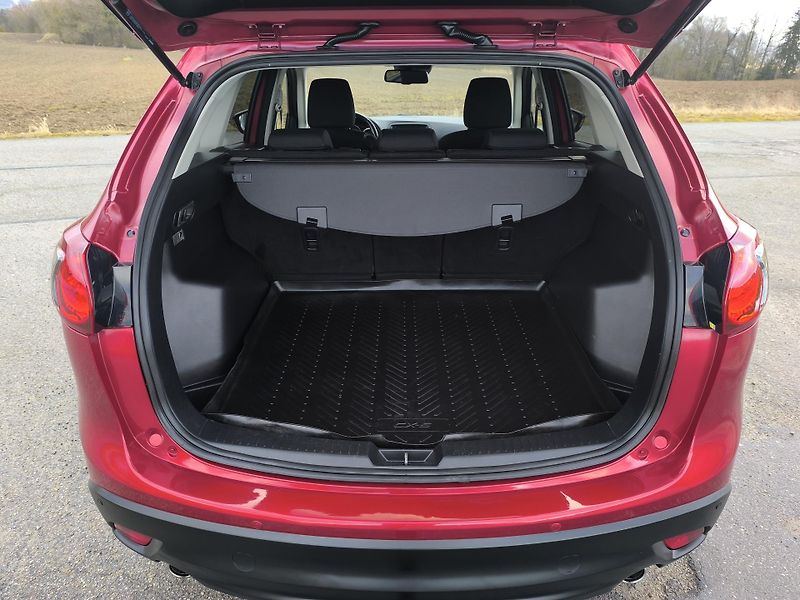 Mazda CX-5 2.2 4x4 TAŽNÉ, DOLOŽENÉ KM - fotka 12 z 39