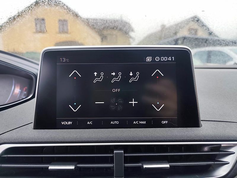 Peugeot 3008 (2019) - fotka 33 z 41