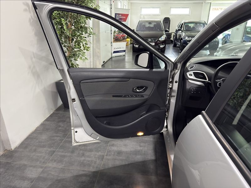 Renault Grand Scénic 1,5   DCI AUTOMAT NAVI ČIDLA - fotka 6 z 36