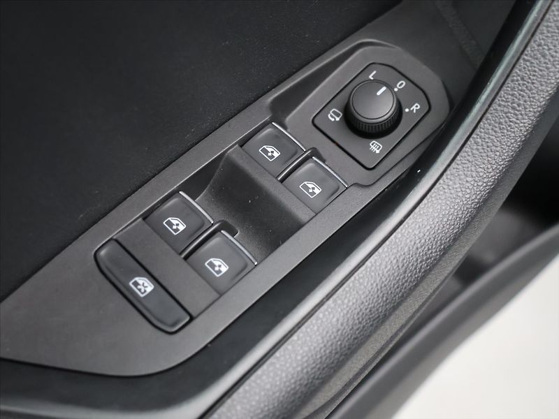 Škoda Karoq 1,5 TSI 110kW Style 1.Maj. - fotka 15 z 32