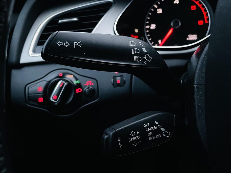 Audi A4 2.0TDI MANUÁL SENZORY NAVI - fotka 41 z 44