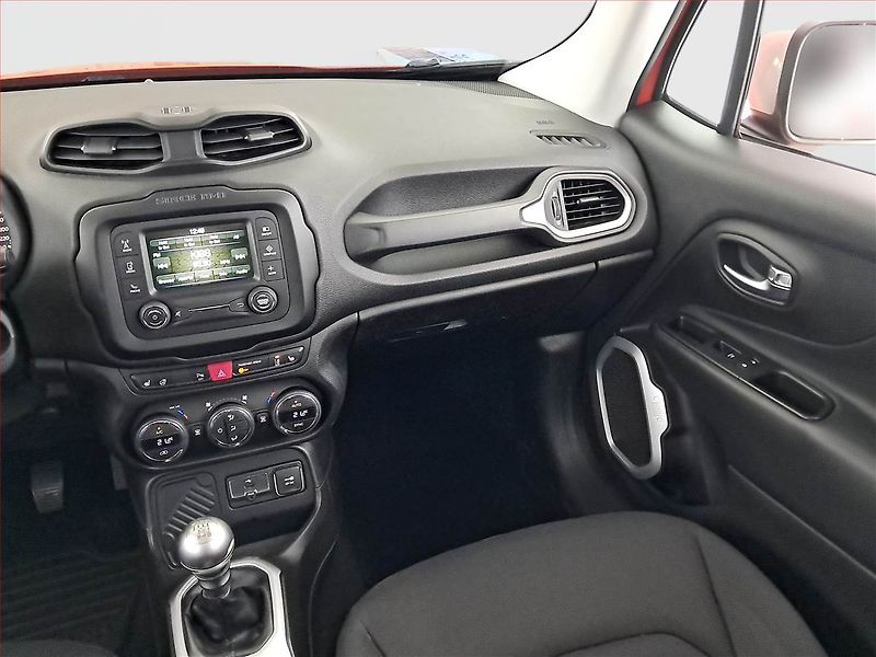 Jeep Renegade (2015) 1.6 MultiJet, Serv.kniha - fotka 8 z 17