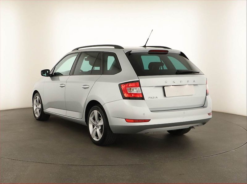 Škoda Fabia (2022) 1.0 TSI, Automat, Tempomat - fotka 4 z 12