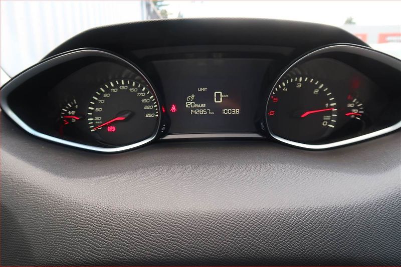 Peugeot 308 (2016) 1.6 BlueHDi, Serv.kniha - fotka 11 z 16