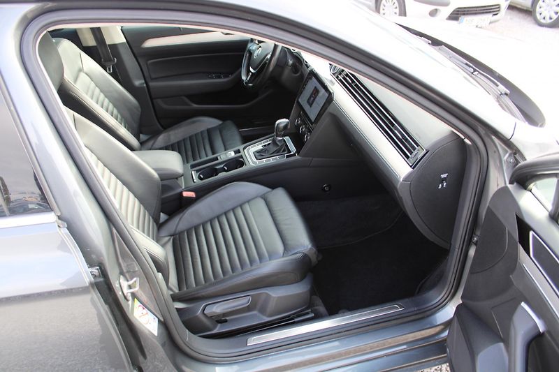 Volkswagen Passat (2017) 2,0TDI HIGHLINE XENONY ALUKOLA - fotka 13 z 17