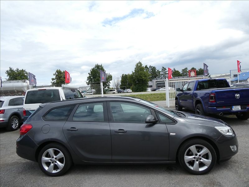Opel Astra 1,4 88kW 2x kola, 2.majitel - fotka 10 z 38
