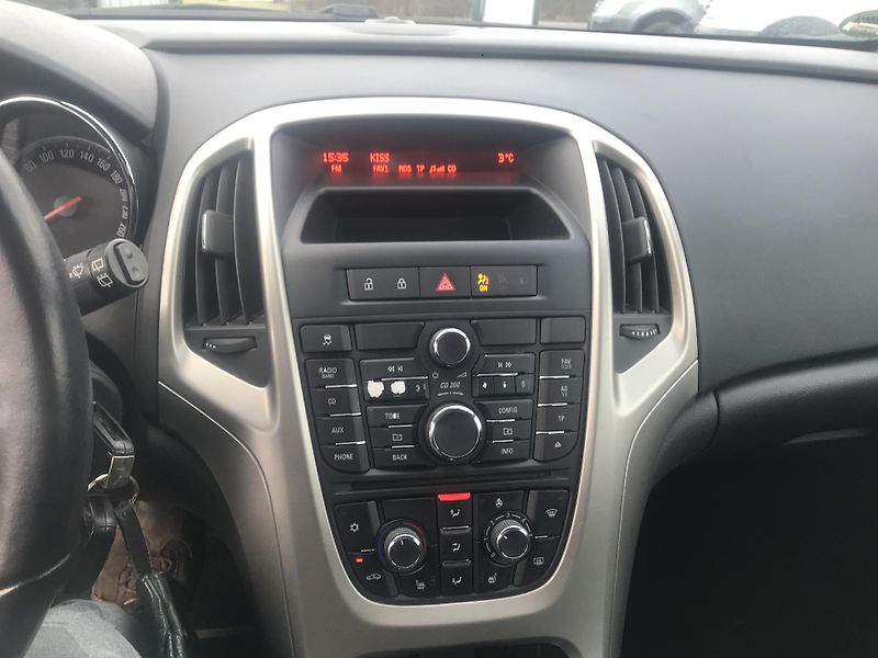 Opel Astra 1.4i 74 KW,KLIMA ,TEMPOMAT.... - fotka 12 z 17