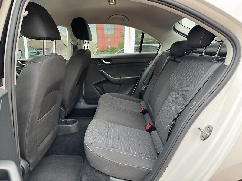 Škoda Rapid (2016) 1.6 TDI 85kW Ambition - fotka 17 z 27