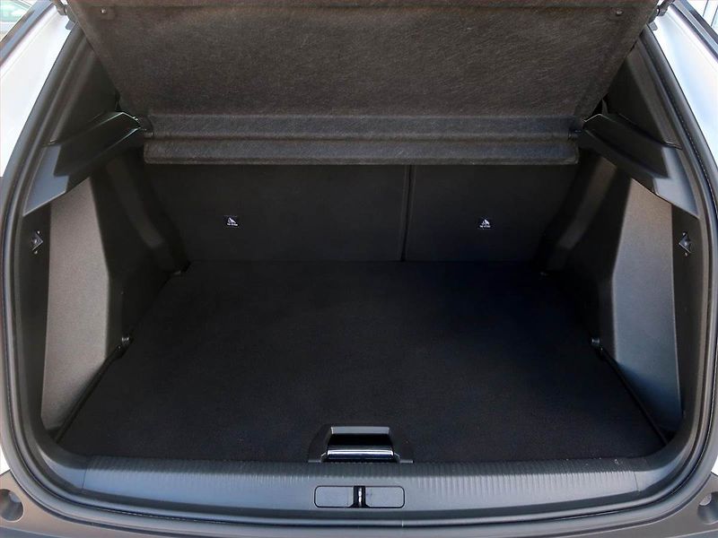 Peugeot 2008 (2021) Active Pack 1.2 PureTech - fotka 14 z 20