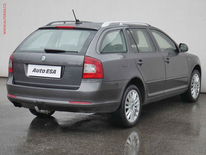 Škoda Octavia (2011) 2.0TDi 4x4, ČR, L&K, TZ - fotka 4 z 22