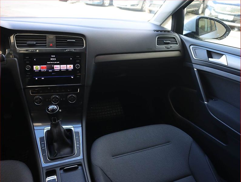 Volkswagen Golf (2018) Comfortline 1.5 TSI - fotka 8 z 21