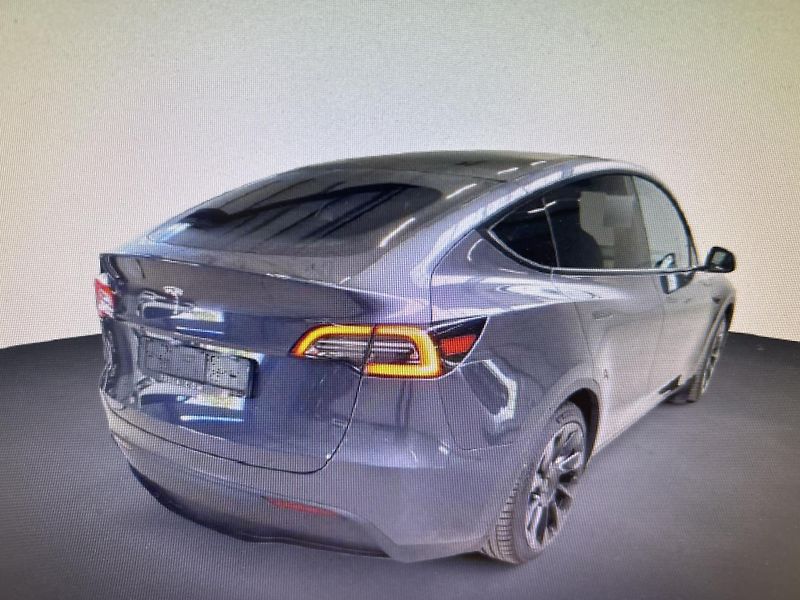 Tesla Model Y RWD 220kw TZ SOH 93,0 % - fotka 3 z 8