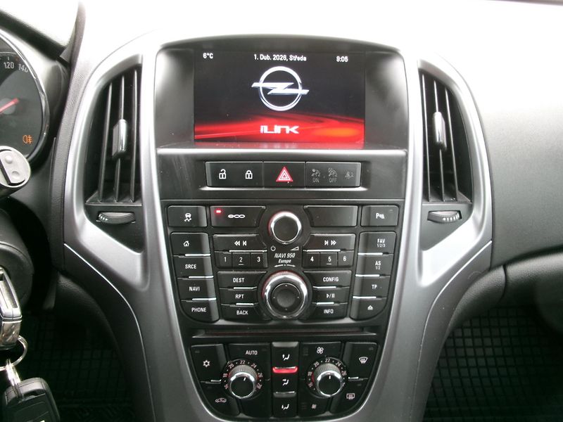 Opel Astra 1,6 CDTi NAVI AUTOKLIMA  - fotka 18 z 29