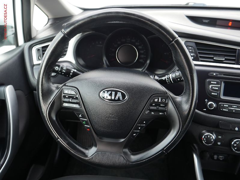 Kia Ceed (2016) 1.6 CRDi, ČR, AC, tempo, - fotka 13 z 15
