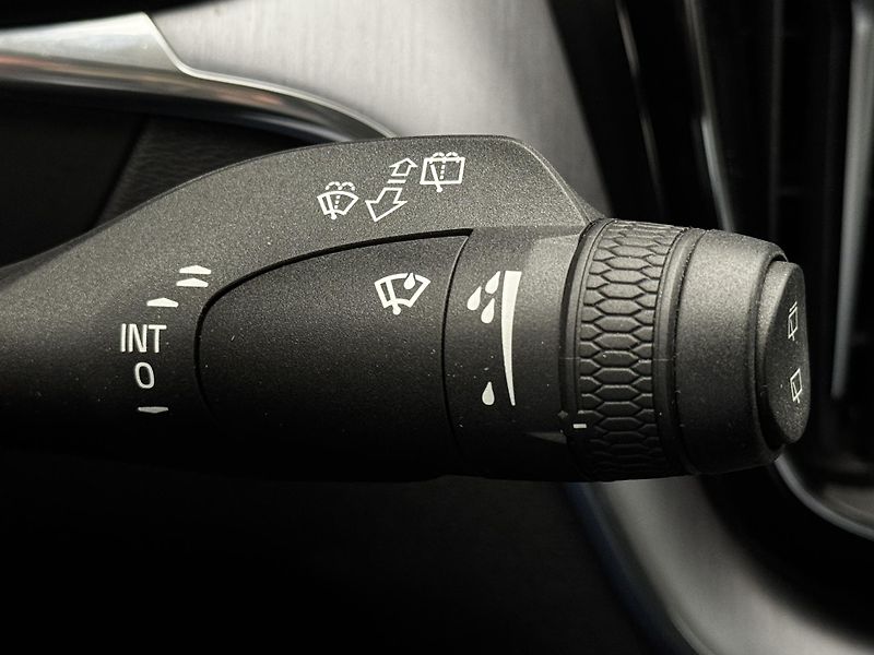 Volvo XC60 B4 AWD MOMENTUM AUT REZERVACE - fotka 29 z 45