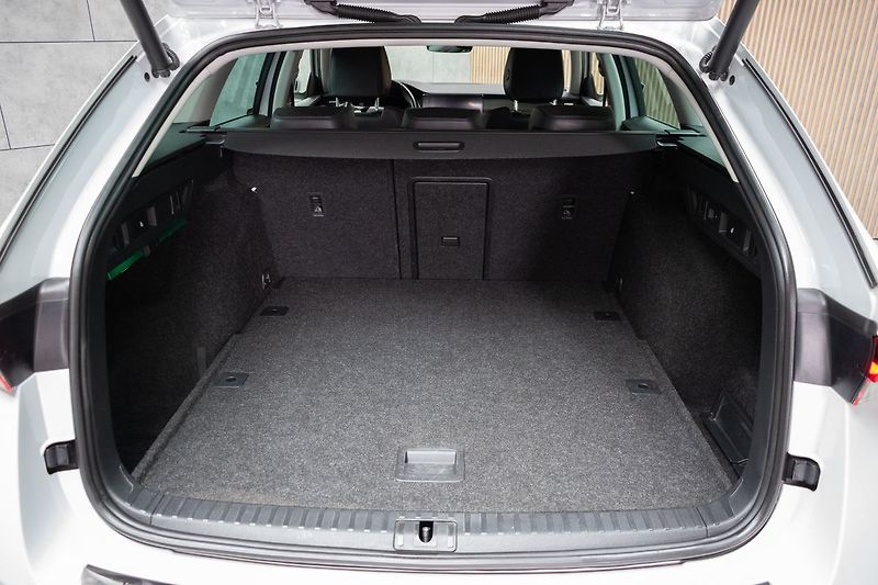 Škoda Octavia 1.5TSI REZERVACE - fotka 42 z 47