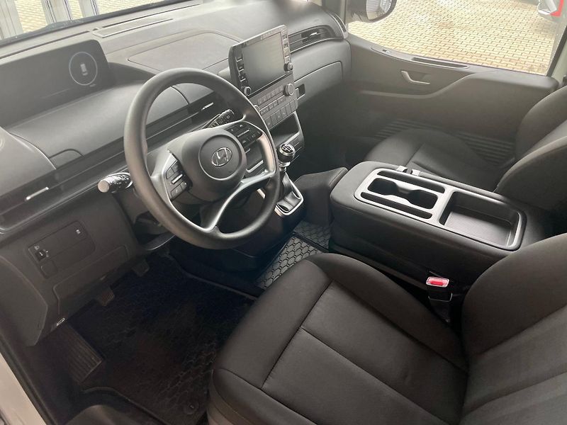 Hyundai Staria (2024) 2,2CRDi 130kW Comfort 6MT 4x2 - fotka 12 z 22