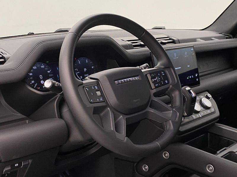 Land Rover Defender 110 D300 X-DYNAMIC SE AWD CZ - fotka 18 z 46