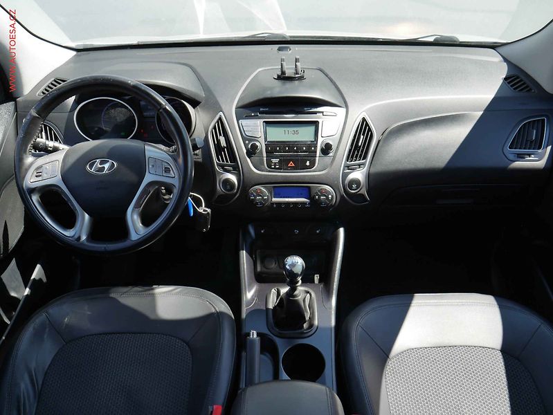 Hyundai ix35 (2012) 1.7CRDi, ČR, AC, TZ, park - fotka 8 z 19