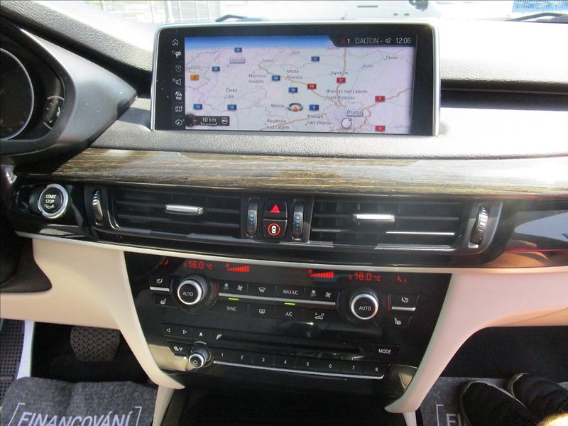 BMW X5 xDrive 30d M-Paket  ČR - fotka 29 z 70
