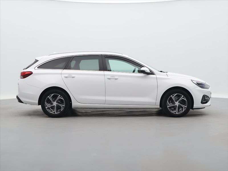 Hyundai i30 1,6 CRDi 85kW Aut. Style CZ - fotka 8 z 36