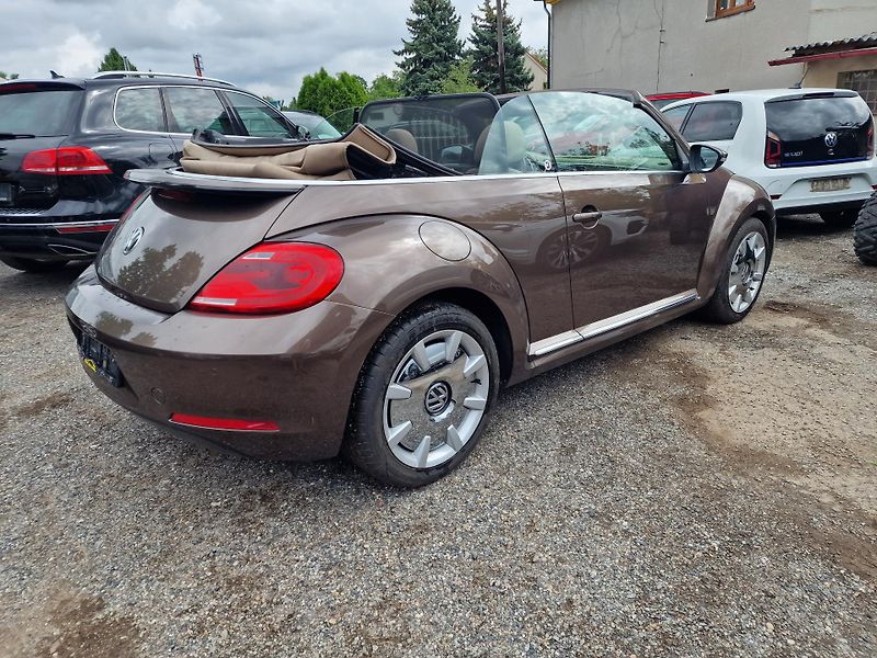 Volkswagen Beetle CABRIO 2,0TDI DESIGN - fotka 4 z 22