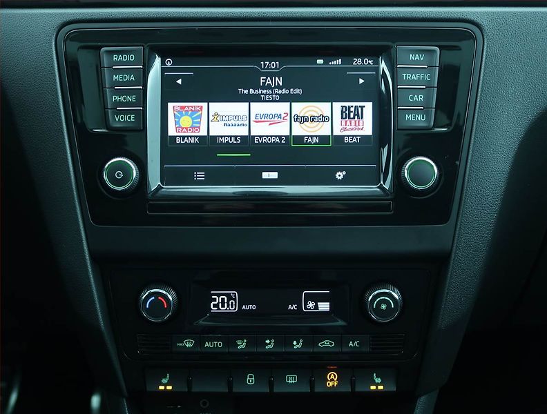 Škoda Rapid (2016) Spaceback 1.2 TSI, Xenony - fotka 12 z 17