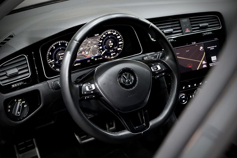 Volkswagen Golf 7 FL Variant 1.4 TSI 92 kW DSG - fotka 11 z 33
