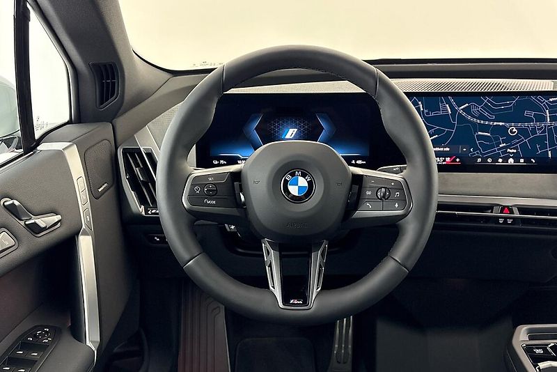 BMW iX xDrive45 - fotka 20 z 24