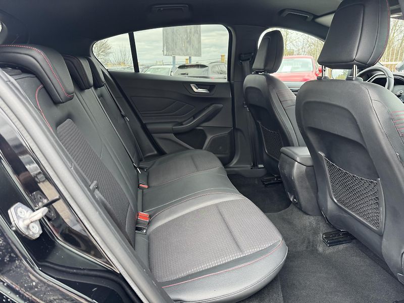 Ford Focus (2018) 2.0TDCi 110KW 1.Majitel ST  - fotka 23 z 34