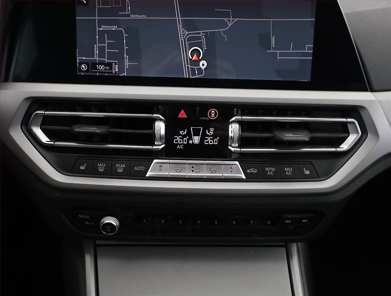 BMW Řada 3 (2022) 320 d xDrive - fotka 12 z 18