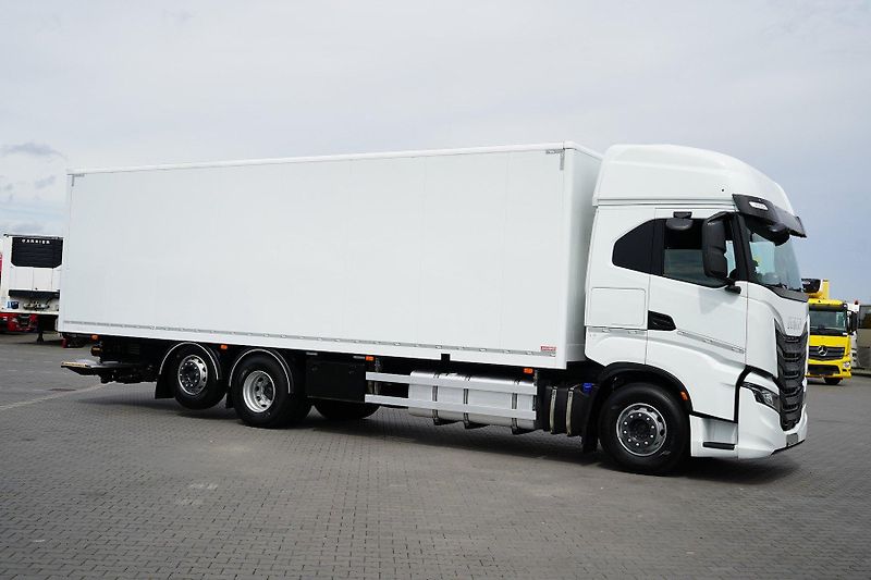 Iveco S-WAY (2023) 420 6x2 skříňová nástavba - fotka 4 z 18