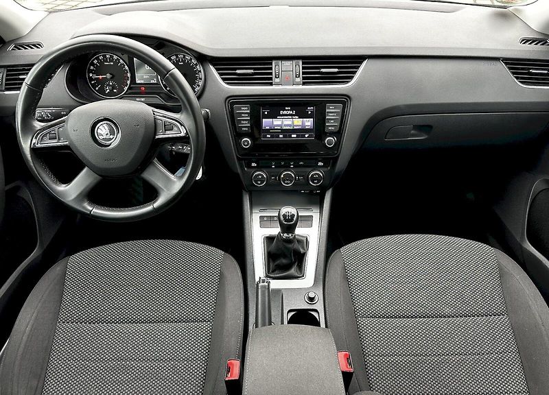 Škoda Octavia (2014) Combi 1.6 TDI Ambition - fotka 5 z 34