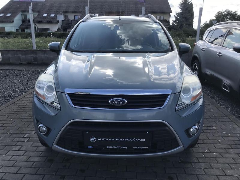 Ford Kuga 2,0   Titanium 4X4 - fotka 2 z 11