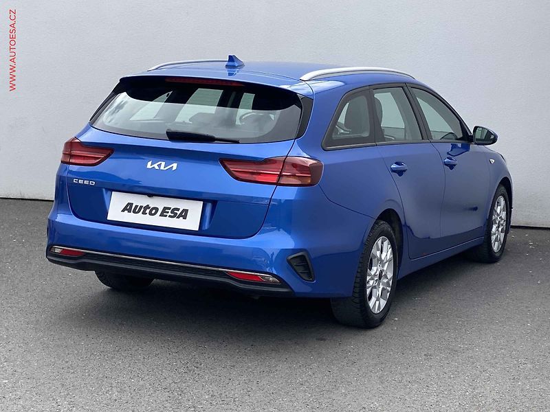 Kia Ceed (2023) 1.5 T-GDi, ČR, Spin, AT - fotka 4 z 18