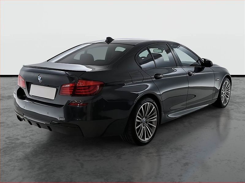 BMW Řada 5 (2011) M Paket 530d xDrive, 4X4 - fotka 5 z 24