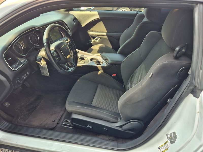Dodge Challenger (2019) 5.7Hemi Nová STK - fotka 19 z 32