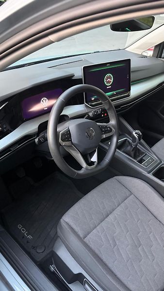 Volkswagen Golf Variant (2024) - fotka 14 z 15