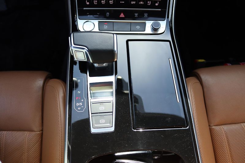 Audi A8 - fotka 39 z 68