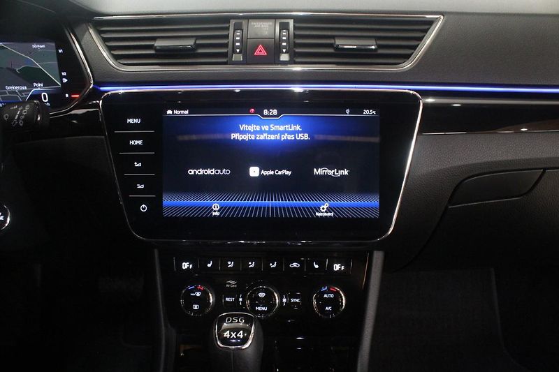 Škoda Superb (2019) 2.0TDI DSG L&K 4x4 Display - fotka 35 z 45