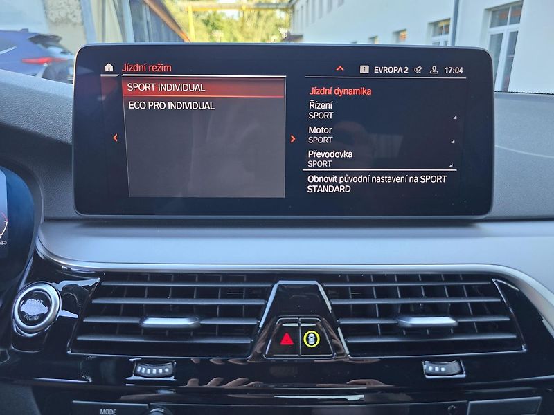 BMW Řada 5 210kW XDRIVE HEADup - DPH - fotka 41 z 53